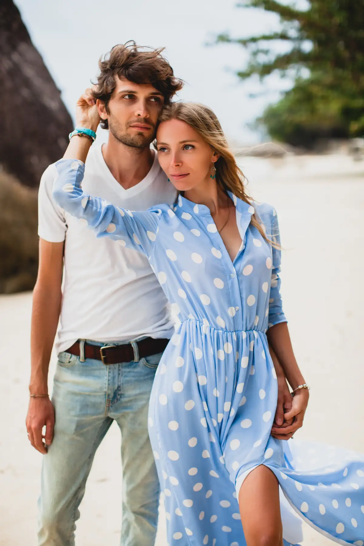 lovely-young-stylish-hipster-couple-love-tropical-beach-vacation (2)