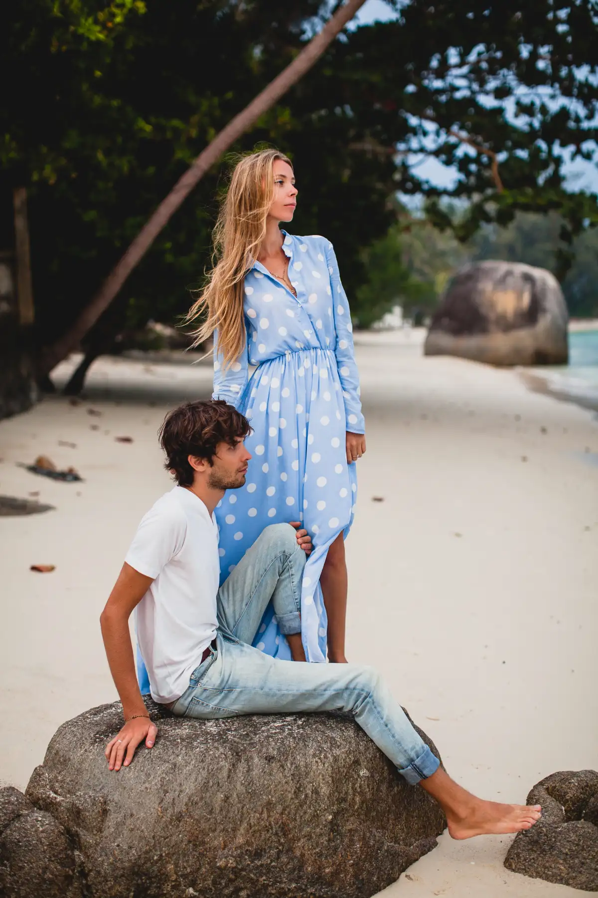 romantic-young-stylish-hipster-couple-love-tropical-beach-vacation (1)