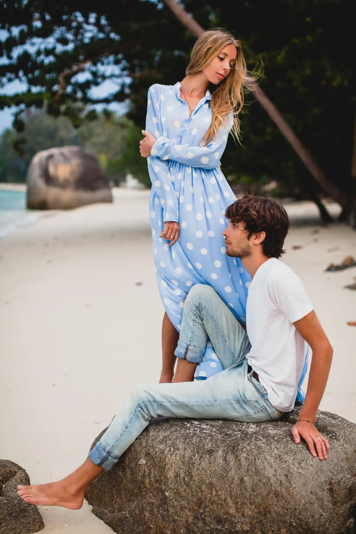 romantic-young-stylish-hipster-couple-love-tropical-beach-vacation