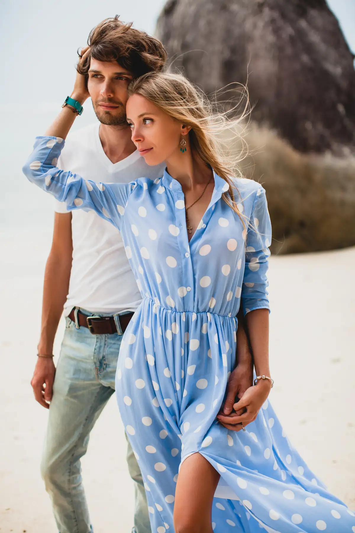 young-stylish-hipster-couple-love-tropical-beach-vacation (2)